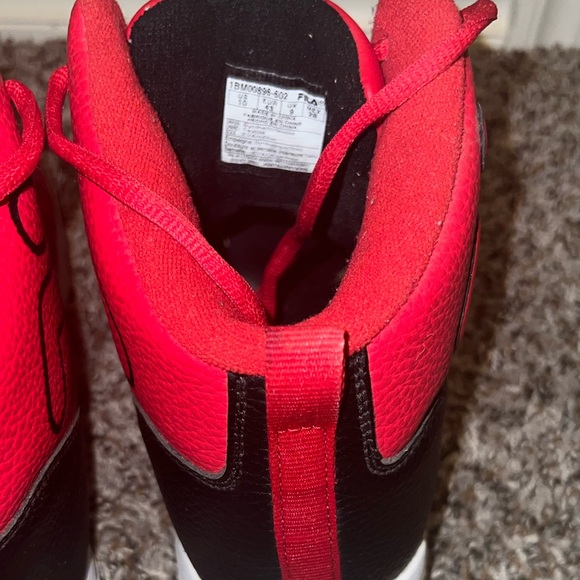 EUC M 10 Fila sneakers 👟 - Picture 7 of 11